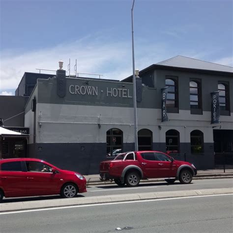 crown hotel lutwyche qld.
